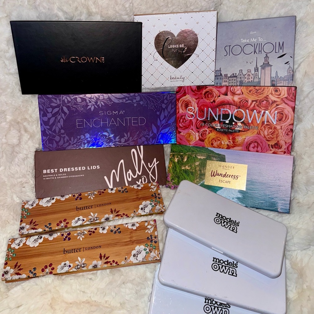 BRAND NEW bundle of 12 eyeshadow pallets
